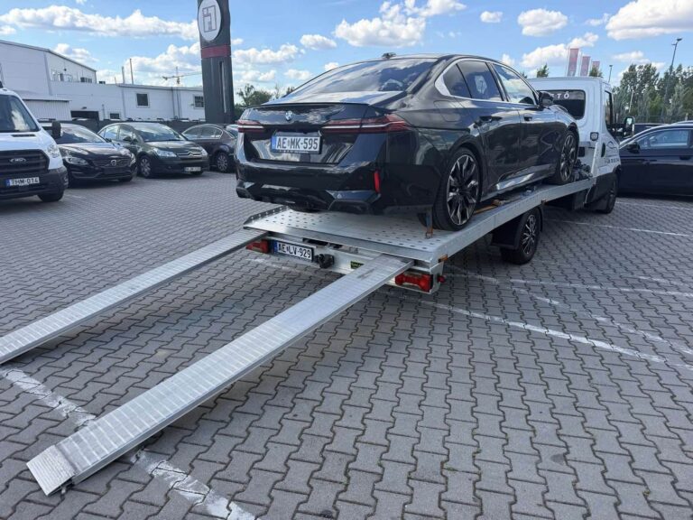 Autószállítás feljáró rámpával